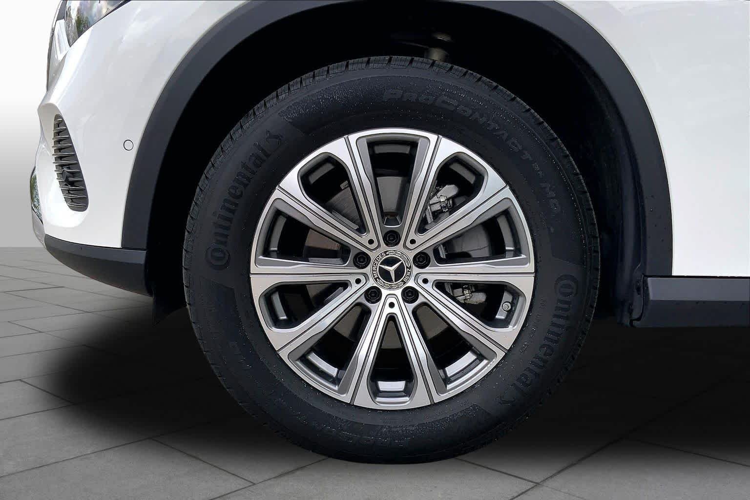 Certified Used 2025 Polar White Mercedes-Benz GLC 300 image 11