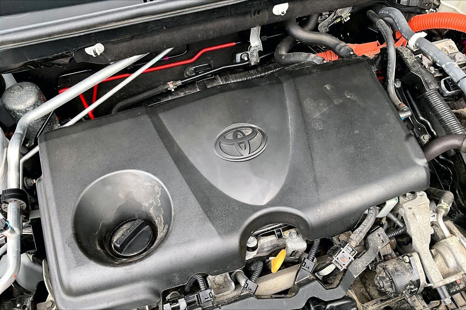 Used 2021 Super White Toyota Hybrid XLE image 31