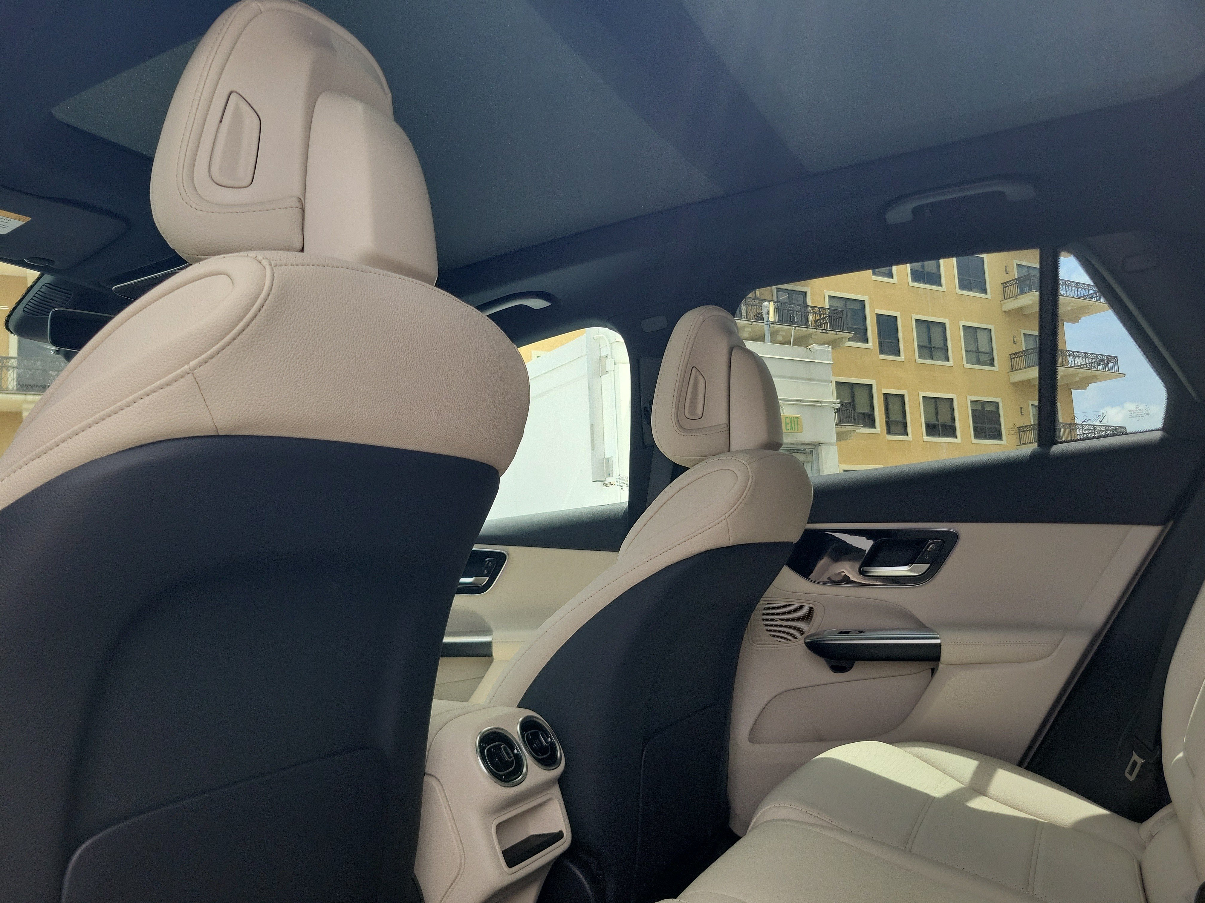 New 2026 Verde Silver Metallic Mercedes-Benz GLC 300 image 41