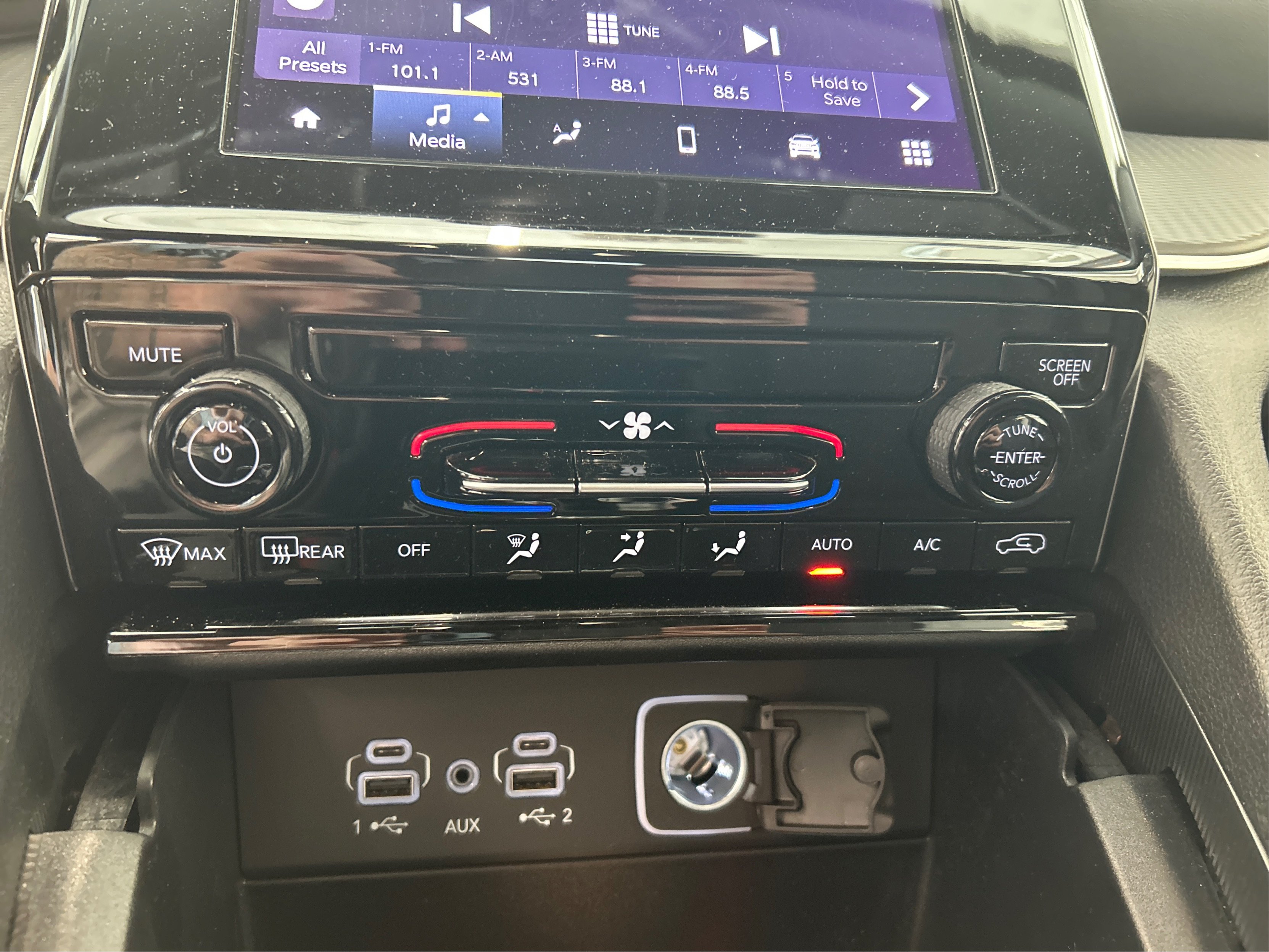 New 2026 Diamond Black Crystal Pearlcoat Jeep Laredo image 26