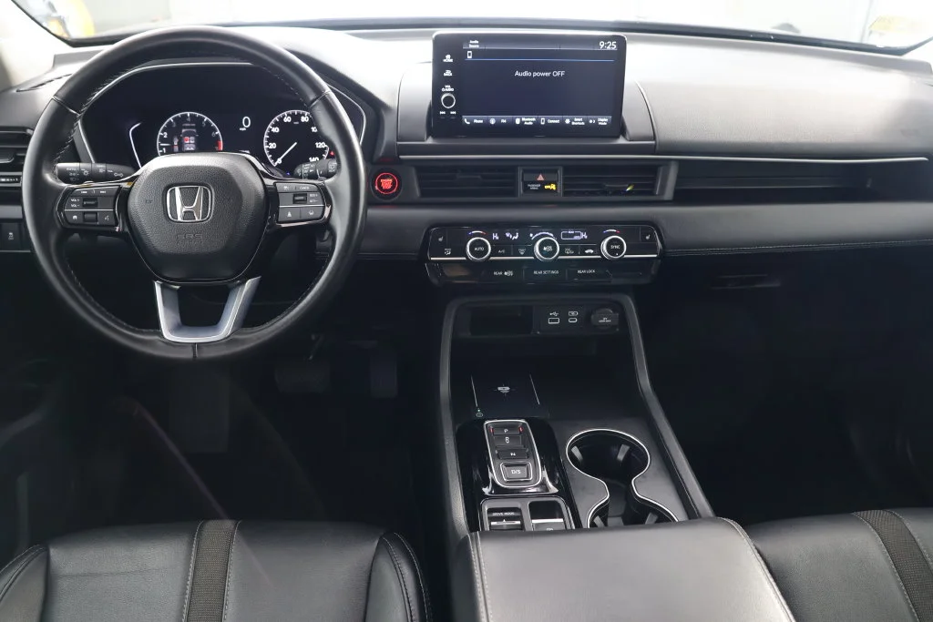 Used 2025 Black Honda EX-L image 2