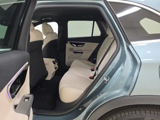 Used 2025 Blue Mercedes-Benz GLC 350e image 6