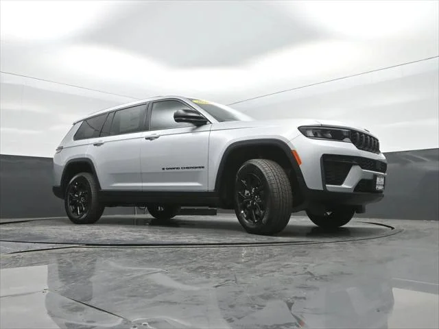 New 2026 Silver Zynith Exterior Paint Jeep Laredo image 33