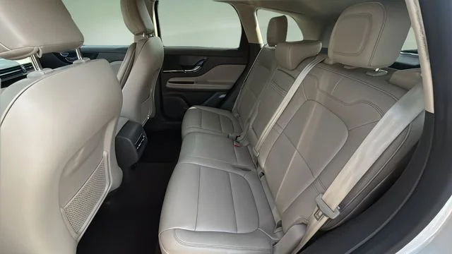 Used 2022 White Lincoln Standard image 19