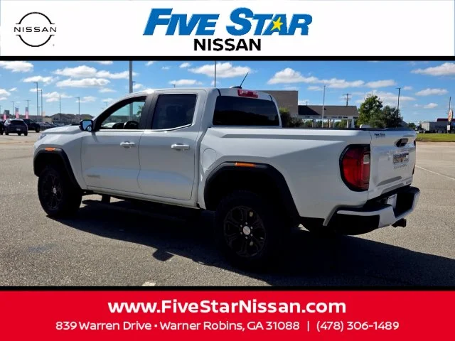 Used 2024 White GMC Elevation image 9