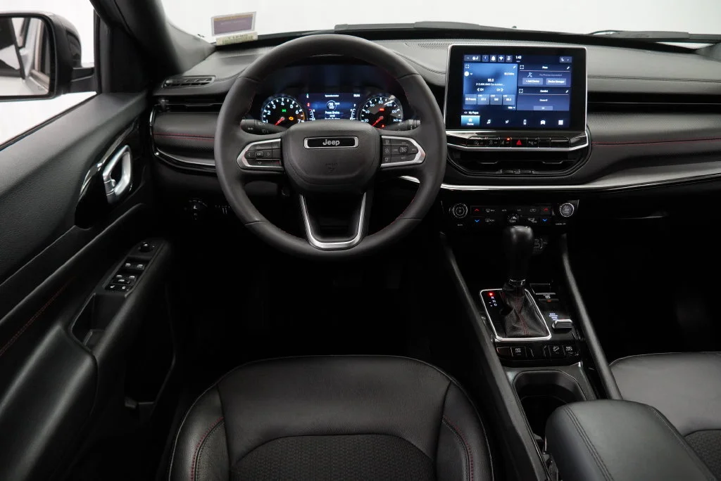Certified Used 2025 Silver Jeep Trailhawk image 9
