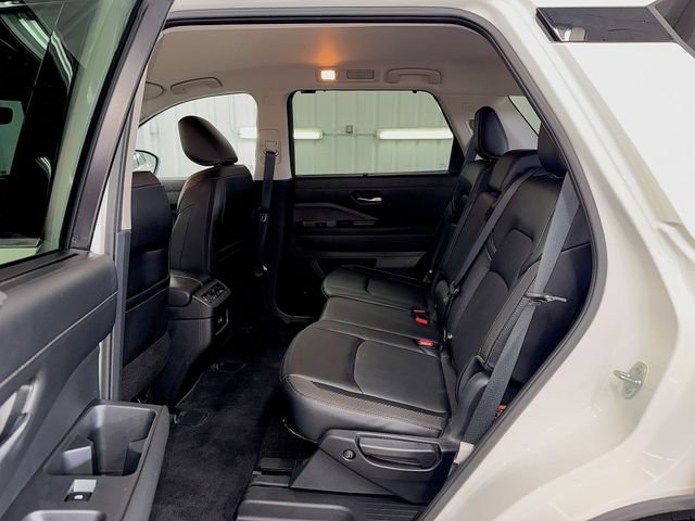 Used 2023 White Nissan SL image 20
