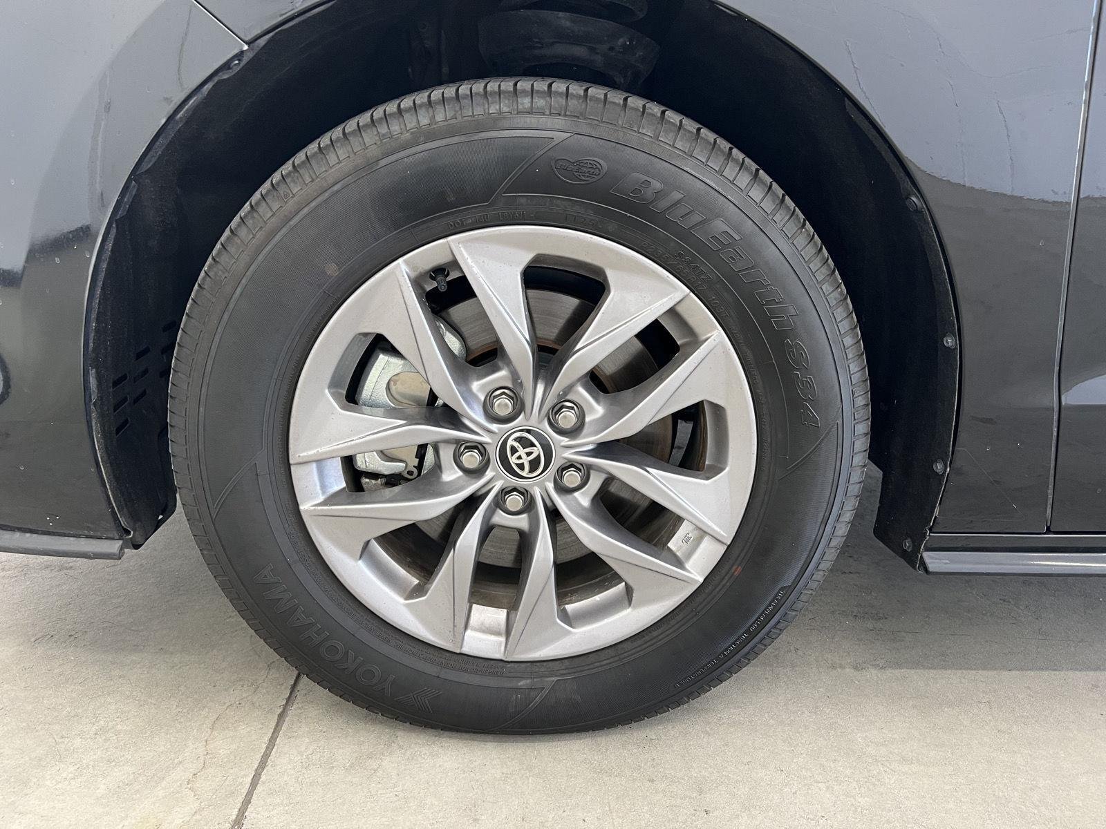 2025 Toyota Sienna LE - Photo 7