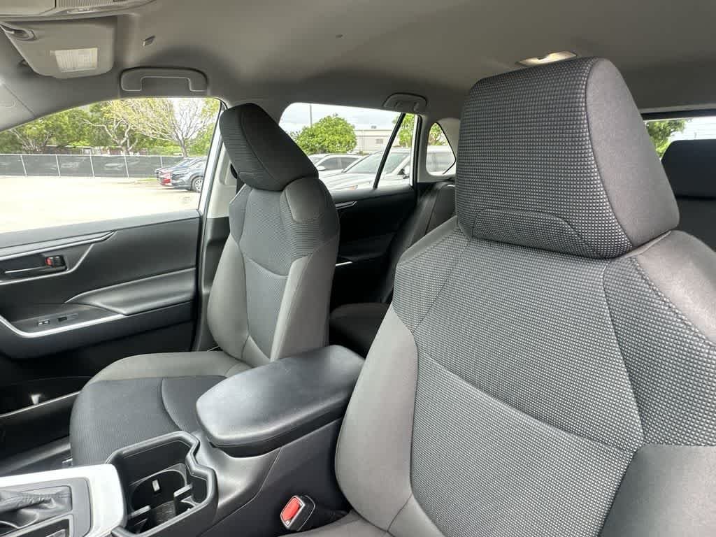 Used 2025 Ice Cap Toyota LE image 21