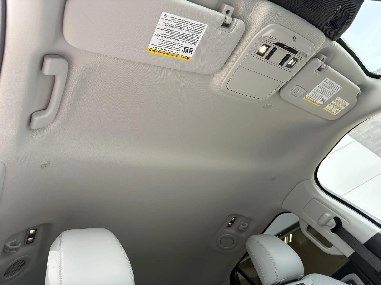 New 2026 Star White Metallic Tri-Coat Ford Platinum™ image 25