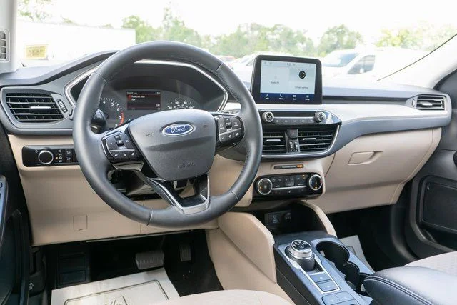 Used 2022 Blue Ford SE image 12
