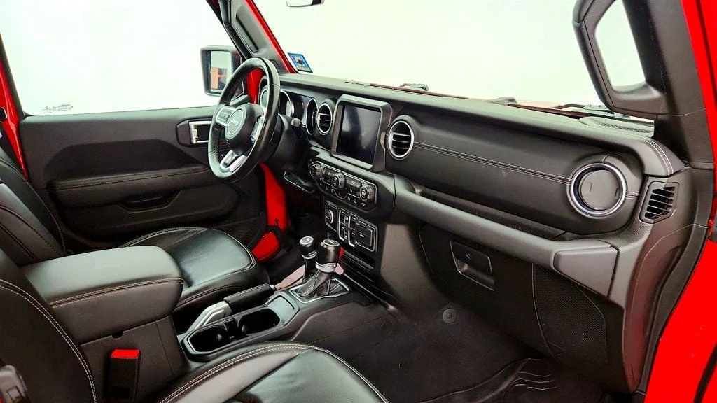 Used 2020 Firecracker Red Clearcoat Jeep Overland 4x4 w/ Leather, Nav & Sound, Trailer Tow Pkg image 25