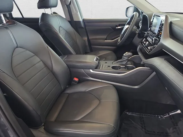 Used 2020 Magnetic Gray Metallic Toyota XLE image 10