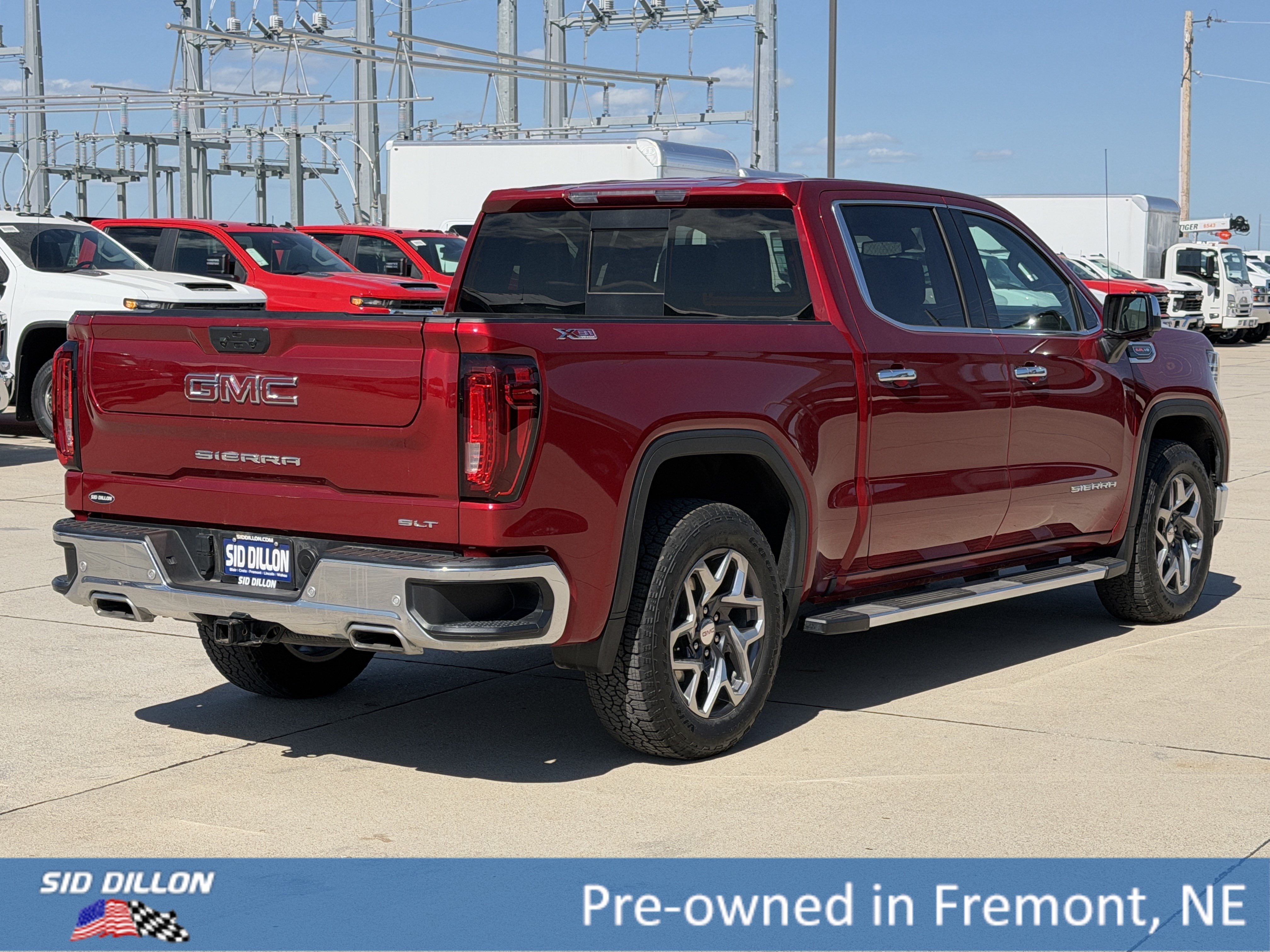 Used 2025 Volcanic Red Tintcoat GMC SLT image 4