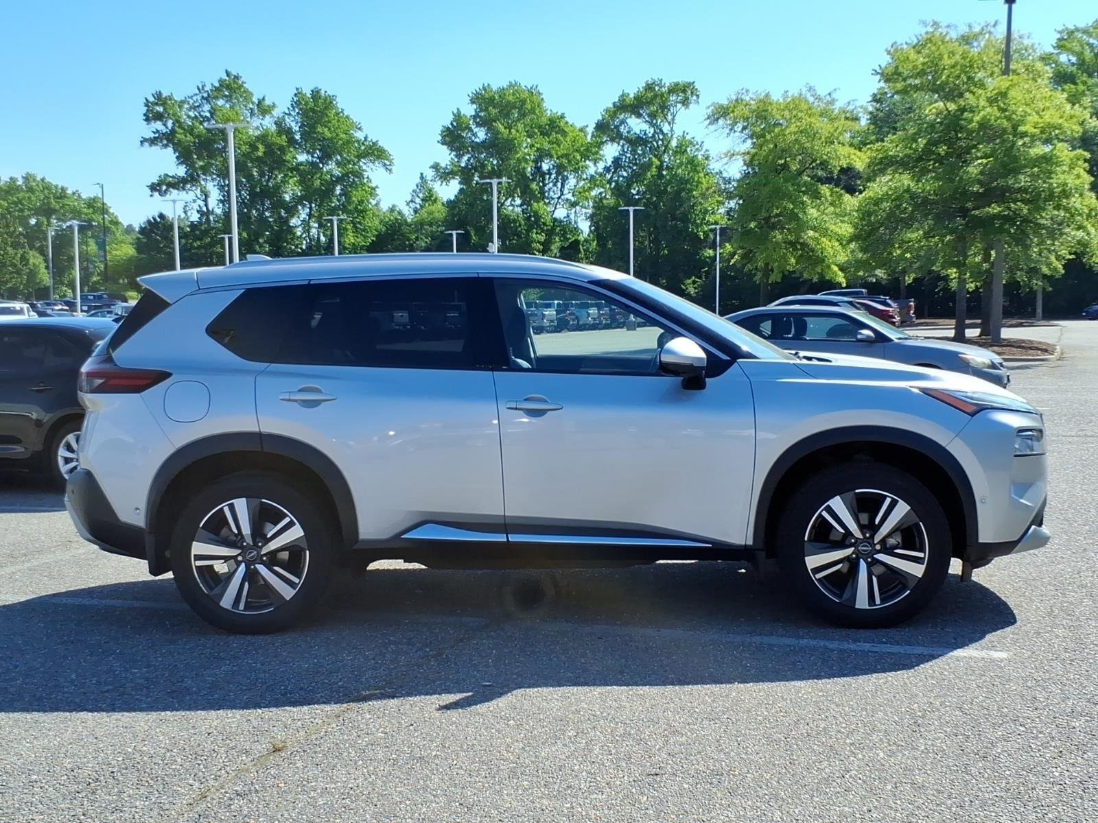 Used 2022 Brilliant Silver Metallic Nissan Platinum image 6