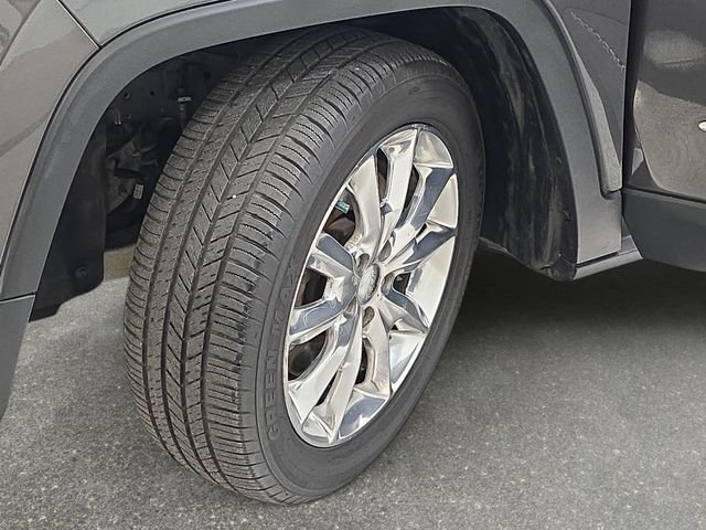 Used 2016 Gray Jeep Limited image 31