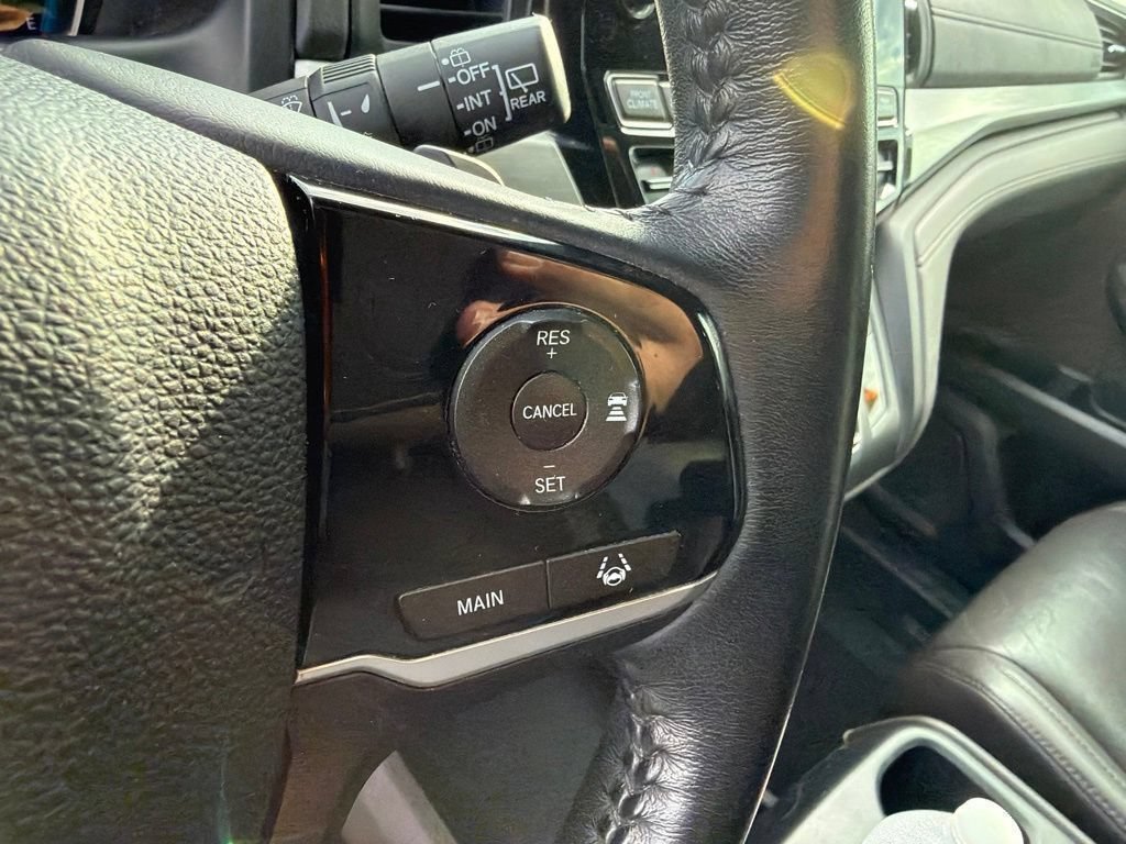 Used 2019 White Diamond Pearl Honda EX-L image 24