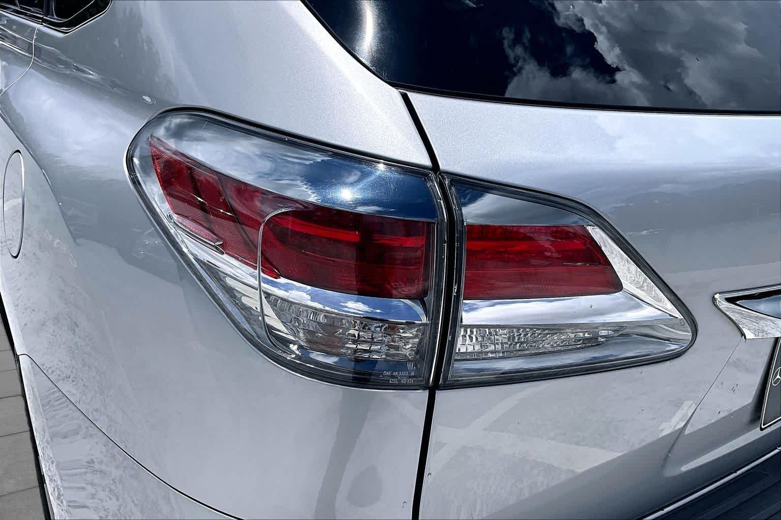 Used 2013 Silver Lining Metallic Lexus  image 28