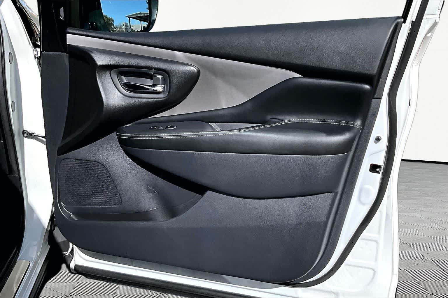 Used 2024 Pearl White Tricoat Nissan SV image 39