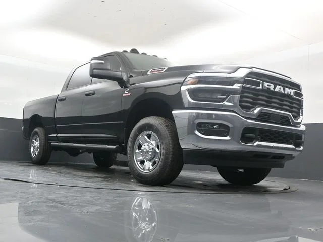 New 2026 Diamond Black Crystal Pearl-Coat Exterior Paint RAM Tradesman image 45