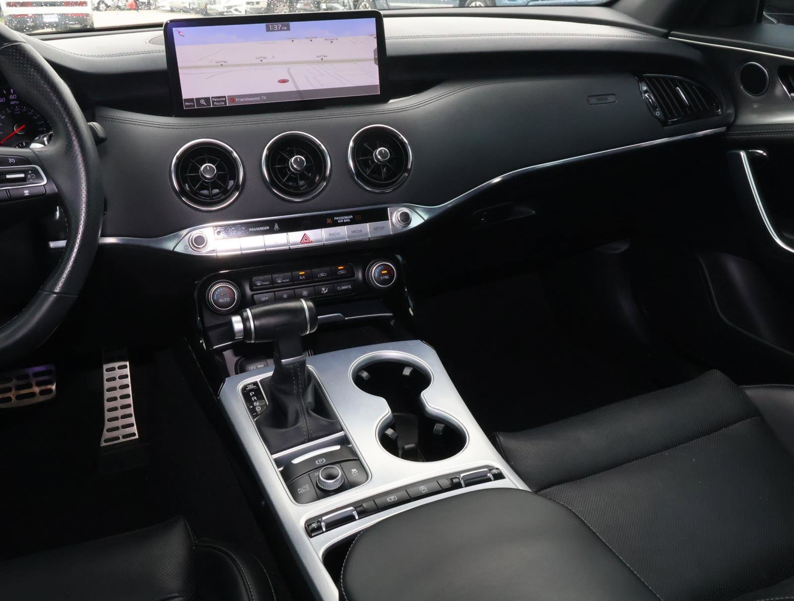 2022 Kia Stinger GT1 - Photo 11