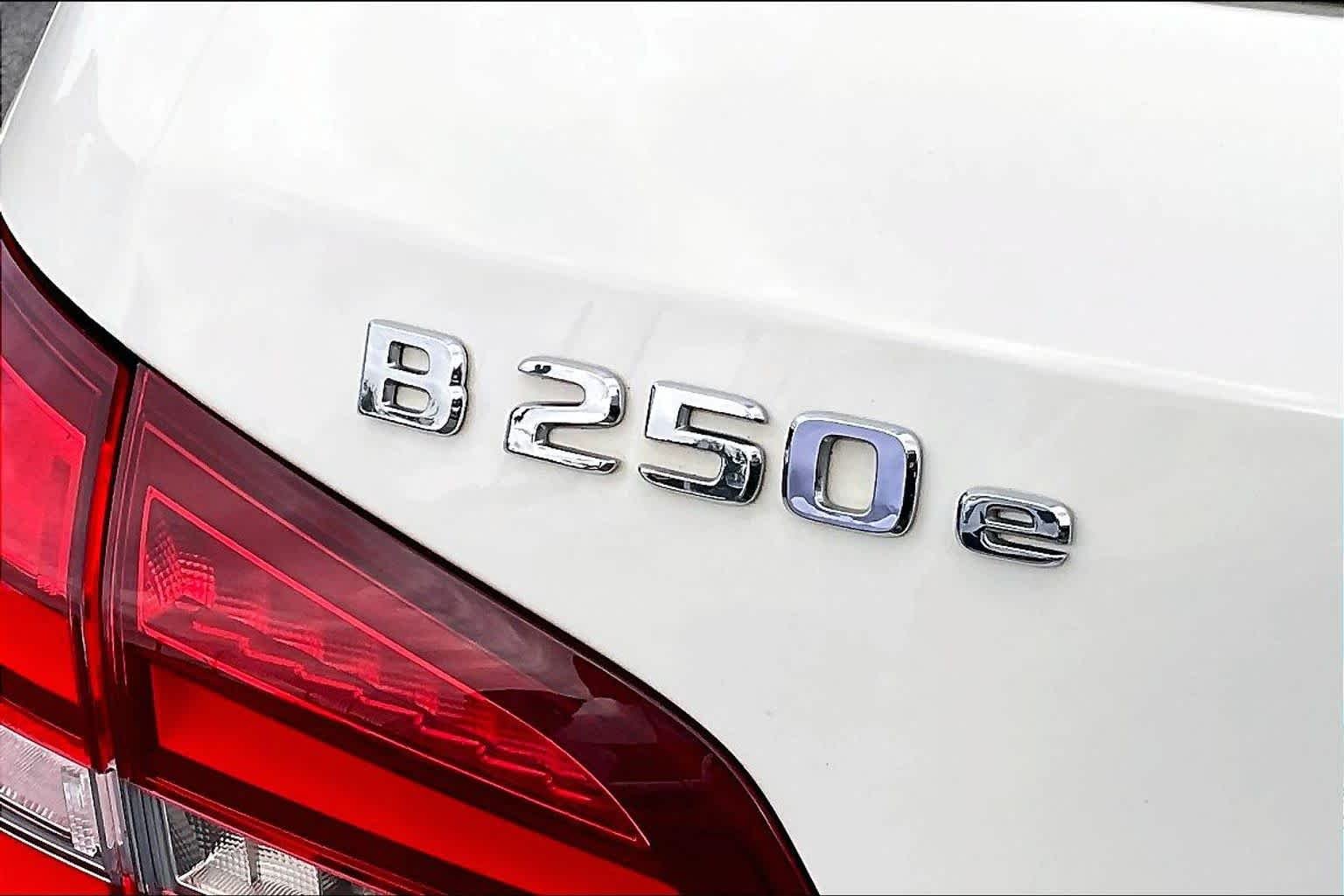 Used 2017 Cirrus White Mercedes-Benz B 250e image 25