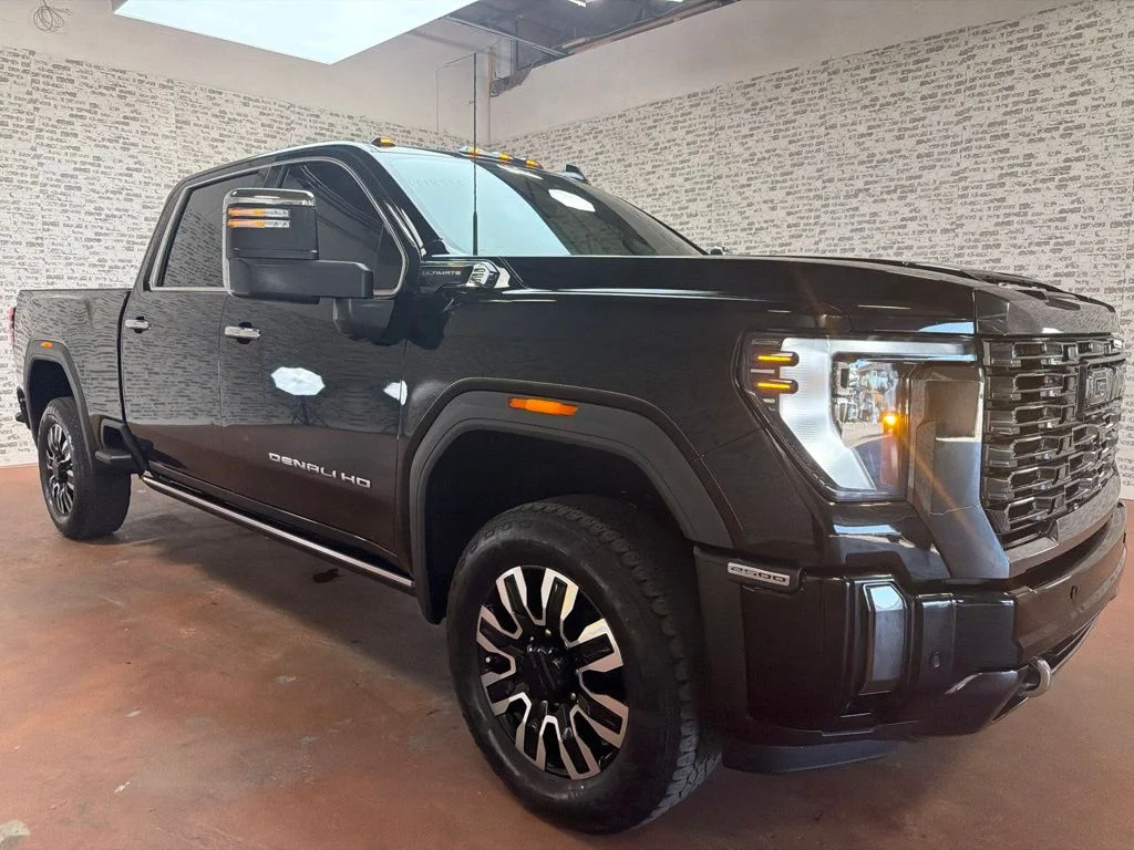 Used 2024 Onyx Black GMC Denali Ultimate image 1