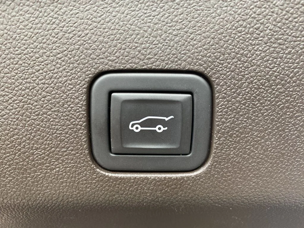 Used 2023 Gray Chevrolet Z71 image 19