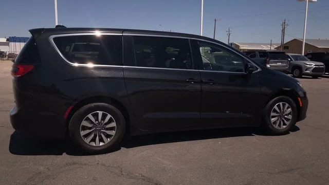 Used 2023 Black Chrysler Touring L image 2
