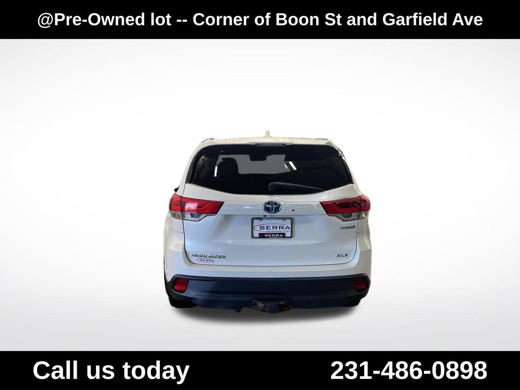 Used 2017 White Toyota XLE image 4