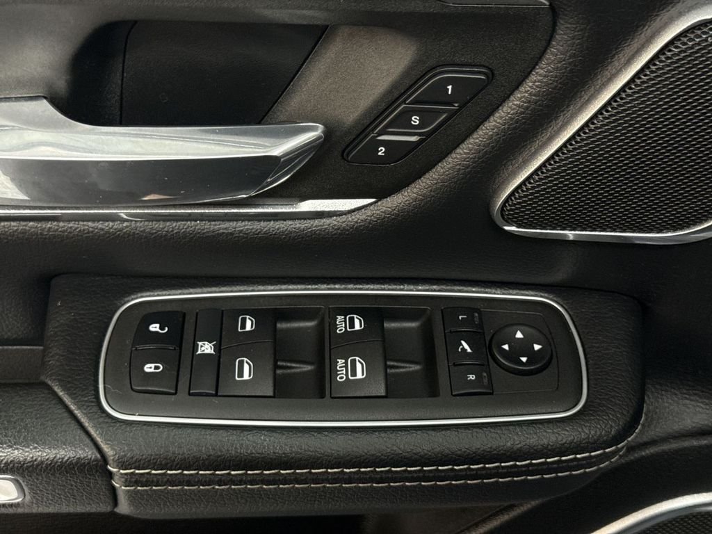 Used 2022 Diamond Black Ram Laramie image 15