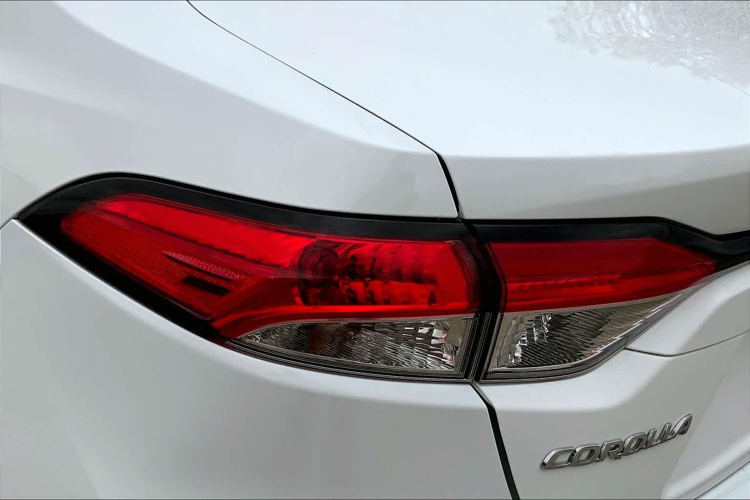Used 2022 White Toyota LE image 28