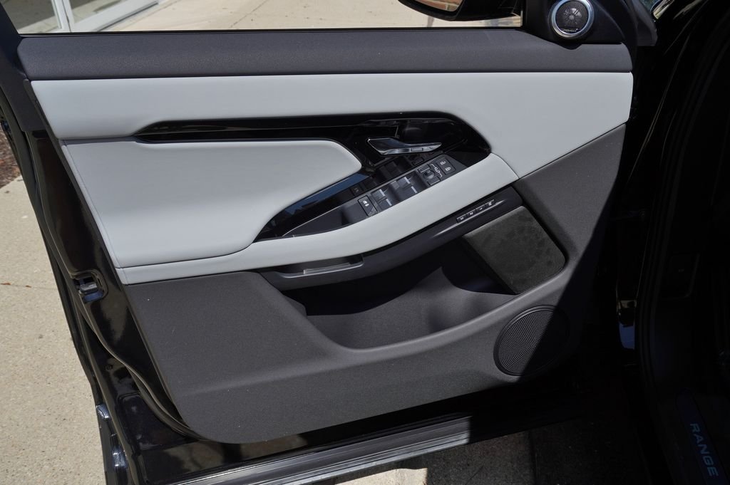 New 2026 Santorini Black Land Rover S image 10