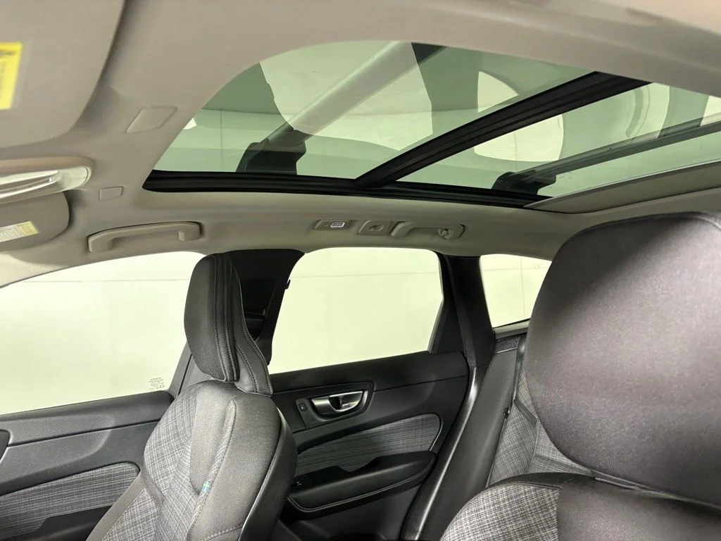 Used 2024 Onyx Black Metallic Volvo Core image 32