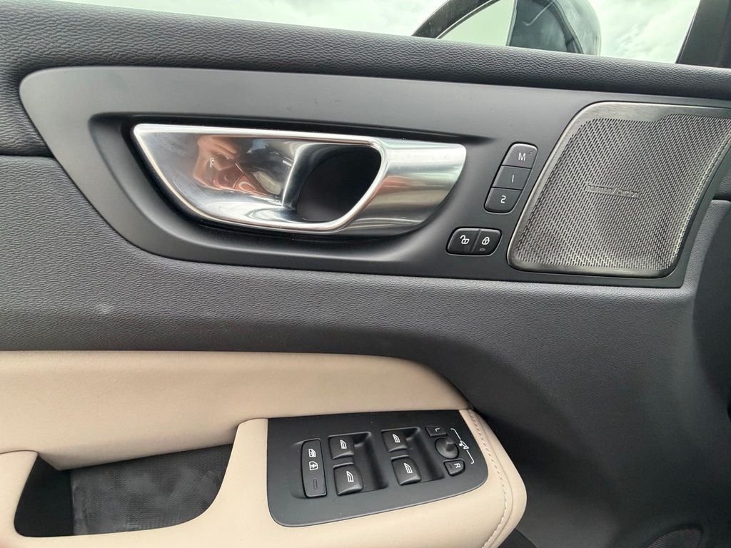 2026 Volvo XC60 Plus - Photo 13