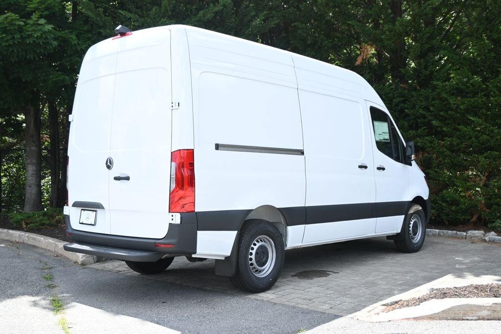 New 2026 Arctic White Mercedes-Benz Cargo 144 WB image 7