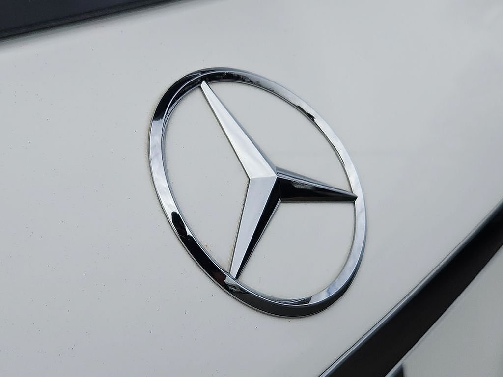 Certified Used 2025 Polar White Mercedes-Benz GLE 450e image 31