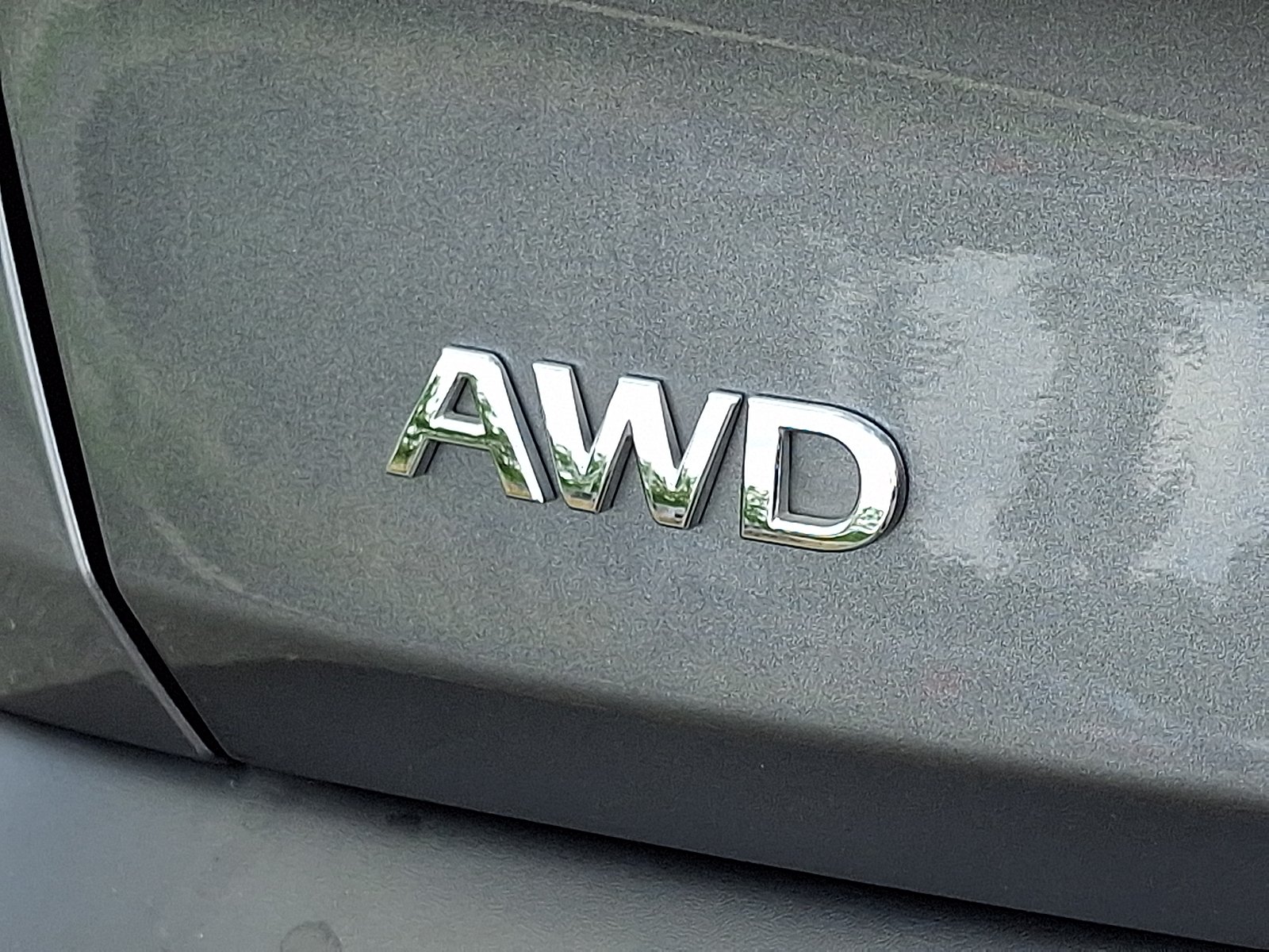 Used 2025 Graphite Shadow INFINITI LUXE AWD image 35