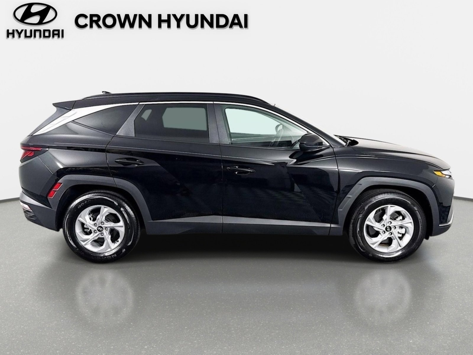 Used 2024 Black Pearl Hyundai SEL image 4