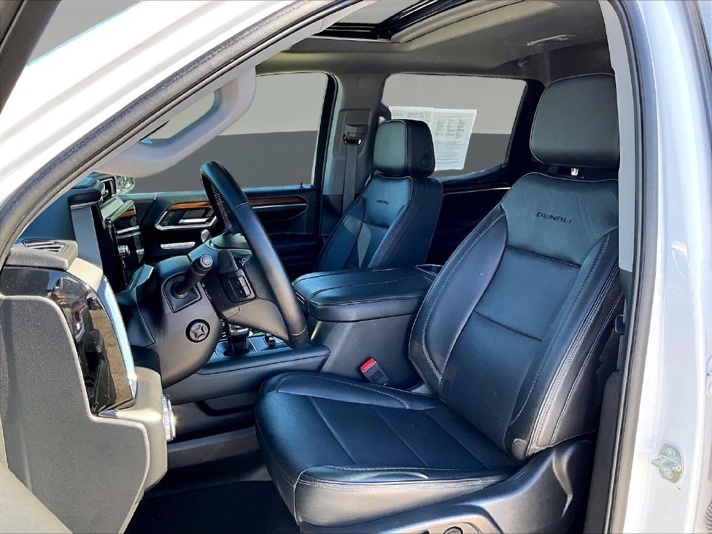 Used 2023 White GMC Denali image 24