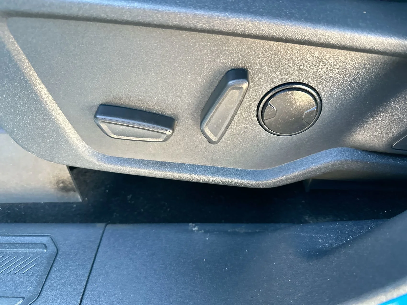 Used 2022 Blue Metallic Ford Wildtrak image 12