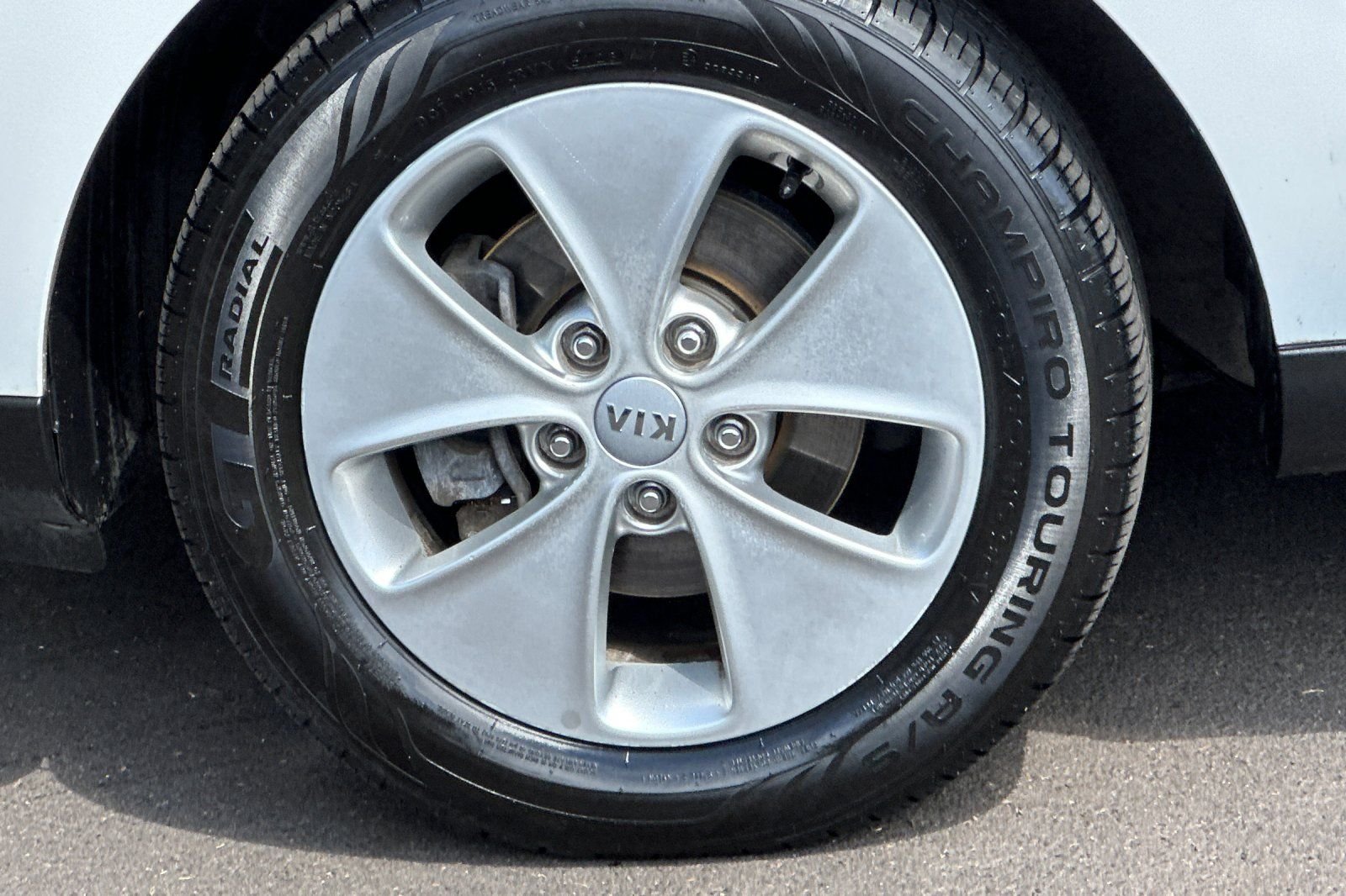Used 2015 White Kia Base image 29