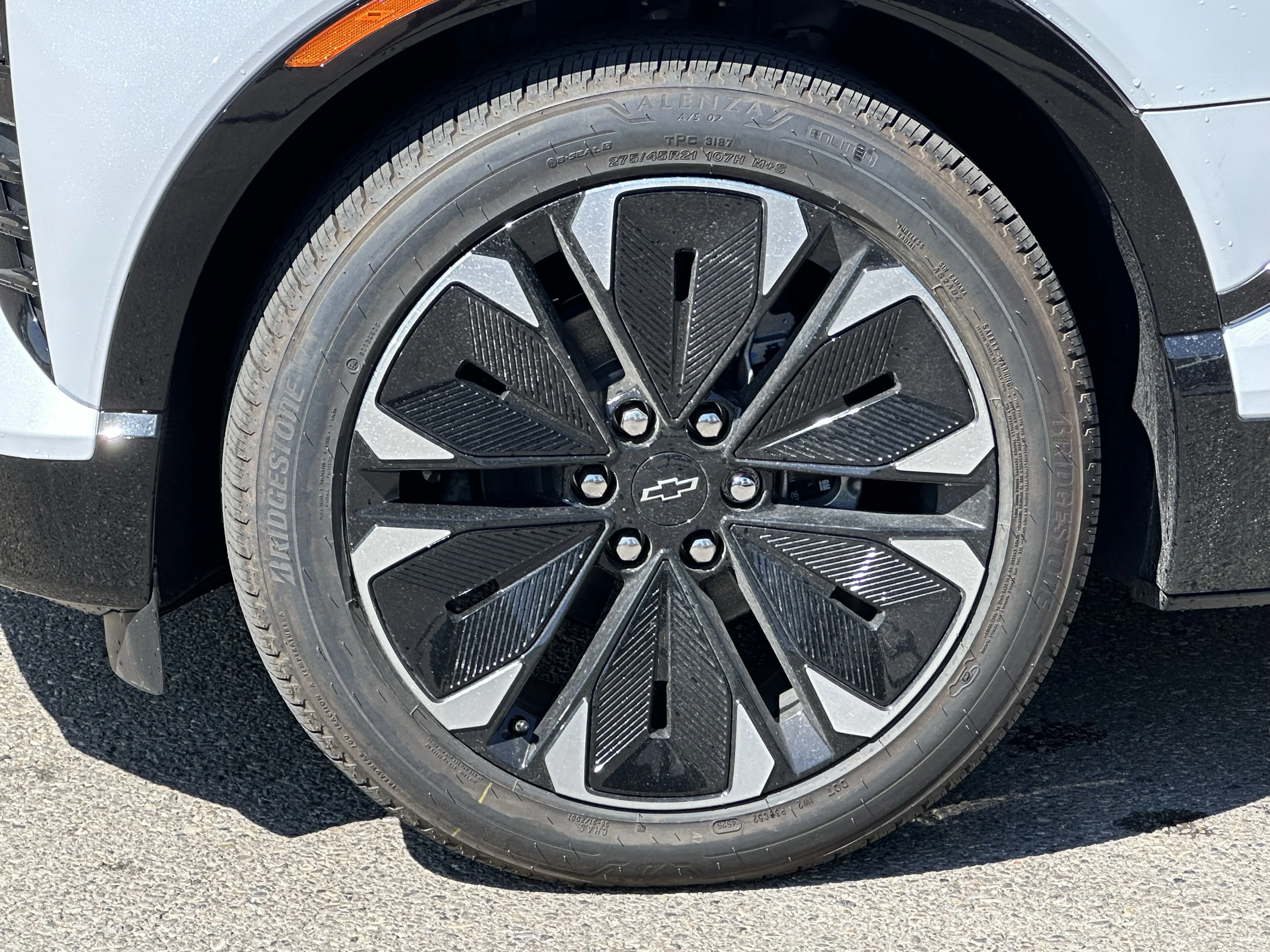 New 2026 Polar White Tricoat Chevrolet AWD RS image 6
