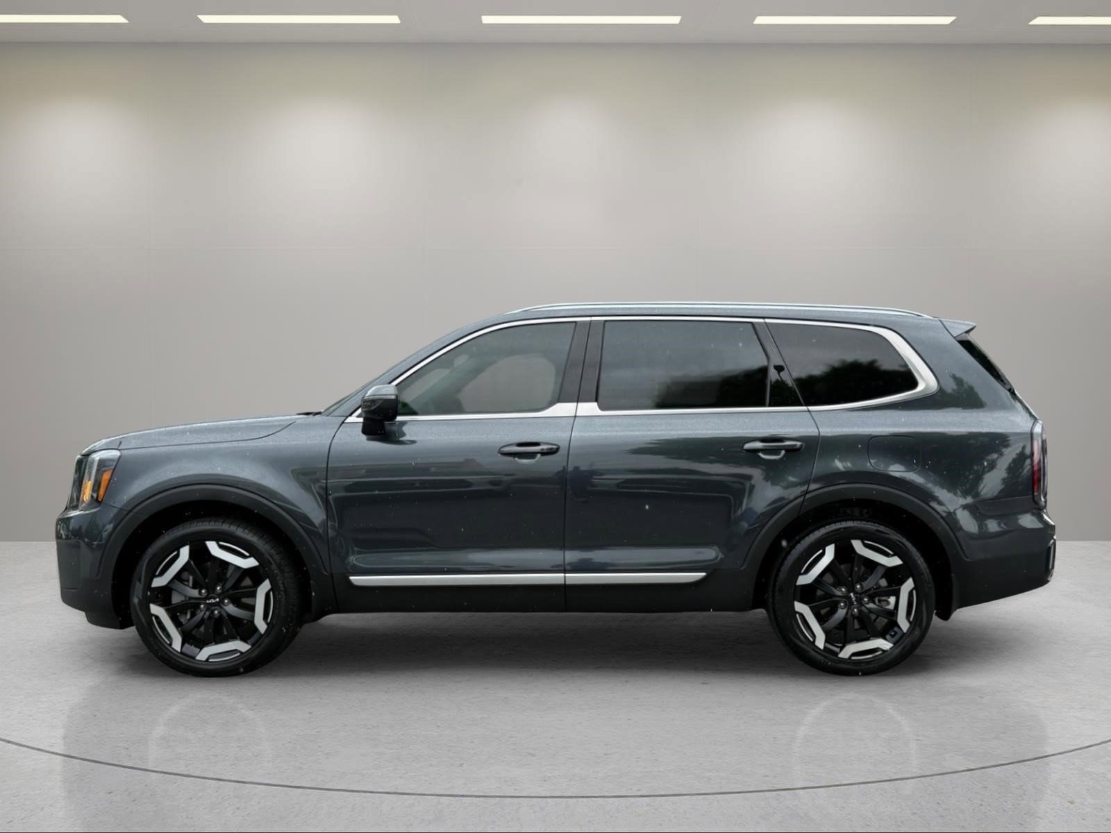 Used 2024 Gravity Gray Kia EX image 8