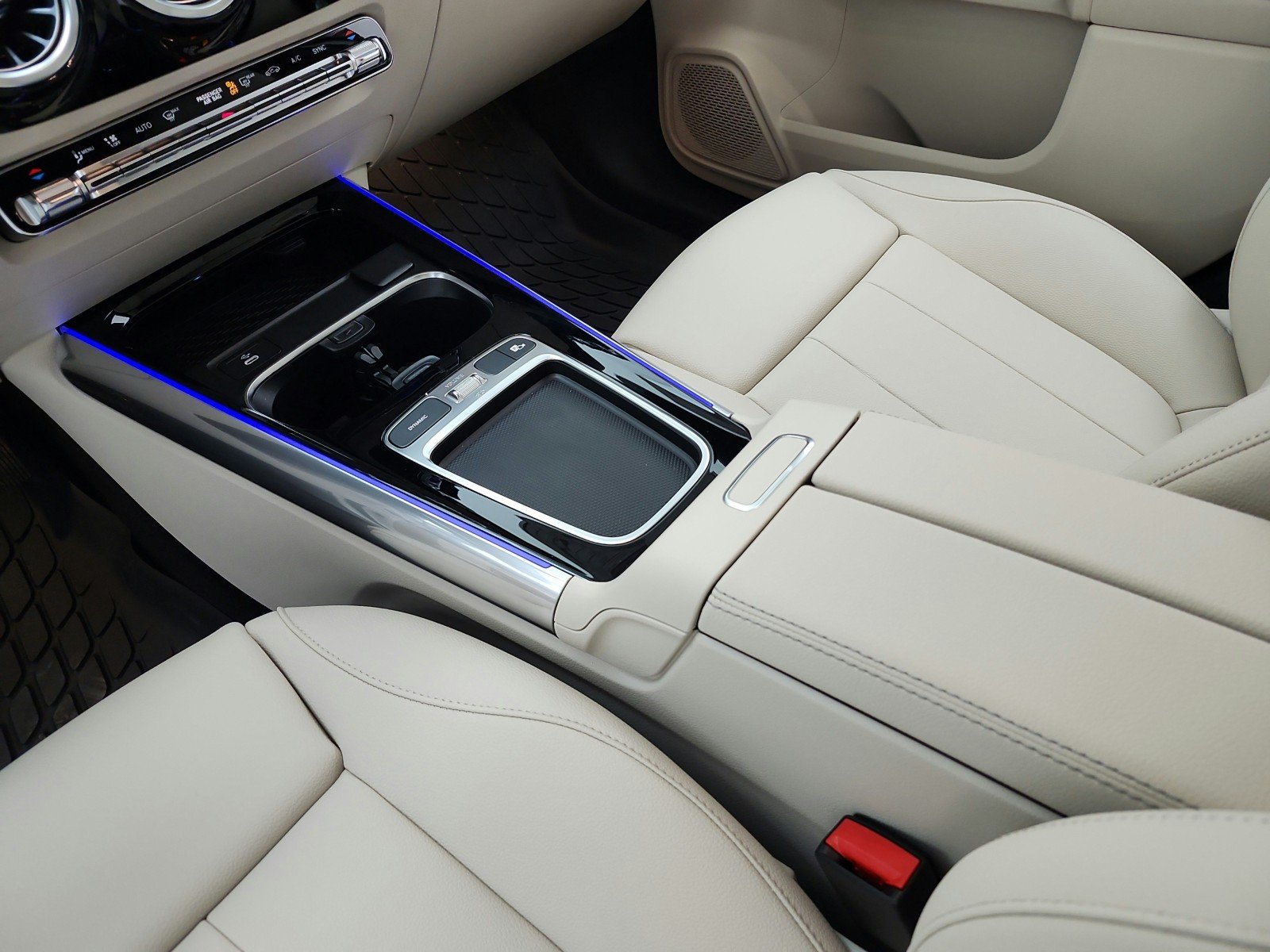 New 2026 Polar White Mercedes-Benz GLA 250 4MATIC® SUV image 10