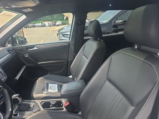 Certified Used 2022 Platinum Gray Metallic Volkswagen SE R-Line Black image 3