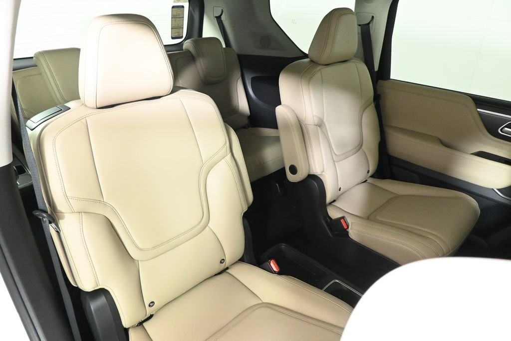 New 2026 RADIANT WHITE INFINITI Pure 4WD image 36