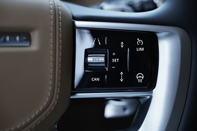 New 2026 Fuji White Land Rover SE 7 Seats image 46