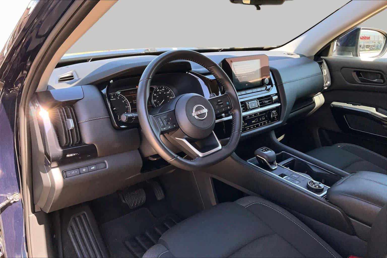 2025 Nissan Pathfinder SV - Photo 15