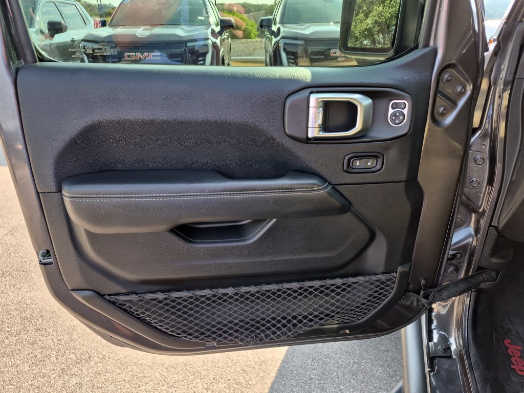 Used 2018 Gray Jeep Unlimited Rubicon image 20
